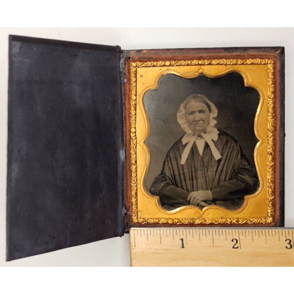 1/6th Plate Daguerreotype Of An Older Woman In Half A Union Case With Cover - Picture 4 of 11